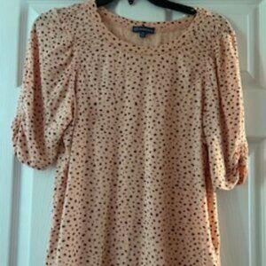 Peach w/red deco - Mid sleeve dress shirt-pleated arms- Democracy Medium